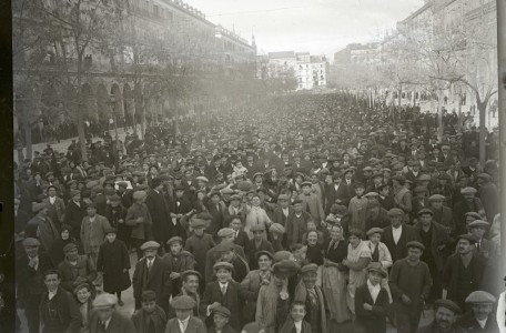 02_Multitud-2Bmanifestacion-2BCanfranc-2B1914med